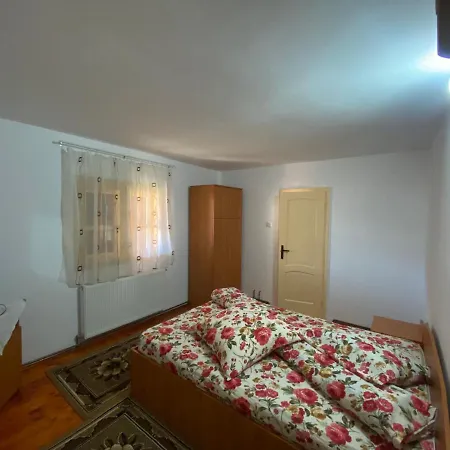Lodge Corina